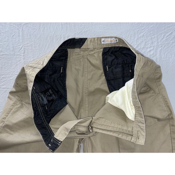 Volcom Flat Front Vmonty Chino Skate Shorts. Beige, Men's Size 40. EUC!! - Picture 3 of 5